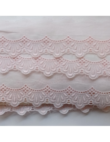 TIRA BORDADA BLANCA TERMINACIÓN ONDULADA ROSA