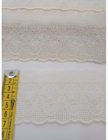 TIRA BORDADA FLRES BEIGE ANCHO 67MM aprox.