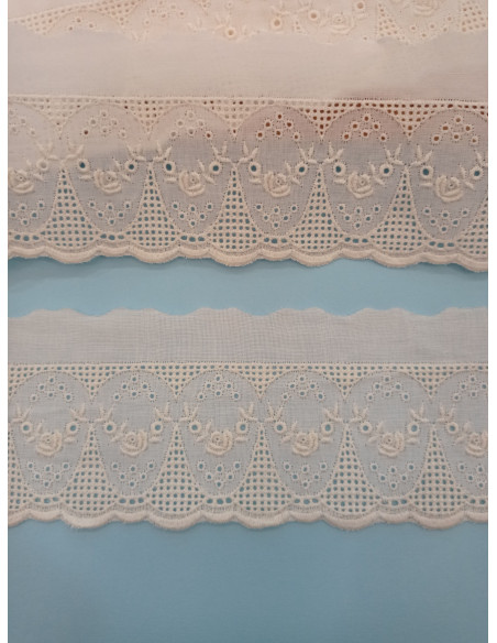 TIRA BORDADA FLRES BEIGE ANCHO 67MM aprox.