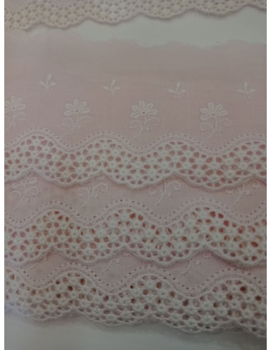 TIRA BORDADA FONDO ROSA Y FLORES EN...