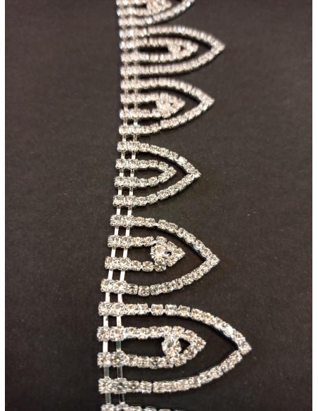 TIRA DE STRASS, FORMA DE PICOS, ENGARZADOS 3CM. aprox.