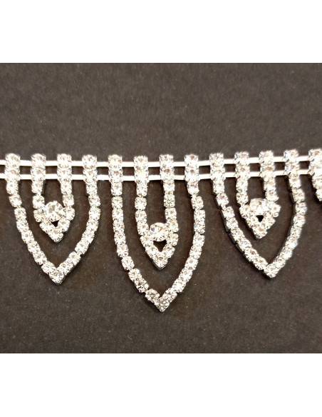 TIRA DE STRASS, FORMA DE PICOS, ENGARZADOS 3CM. aprox.