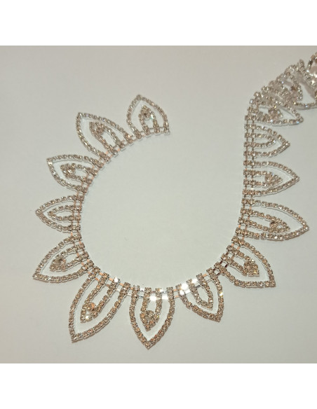 TIRA DE STRASS, FORMA DE PICOS, ENGARZADOS 3CM. aprox.