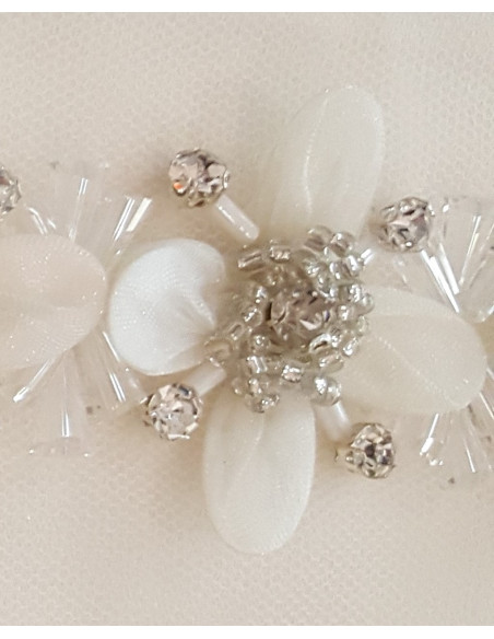 TIRA DE FLORES BORDADAS SOBRE TUL