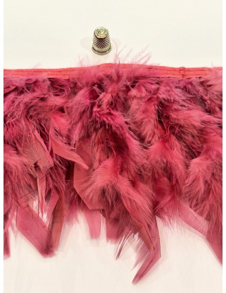 Pluma de pavo 12cm de ancho cosidas en tira