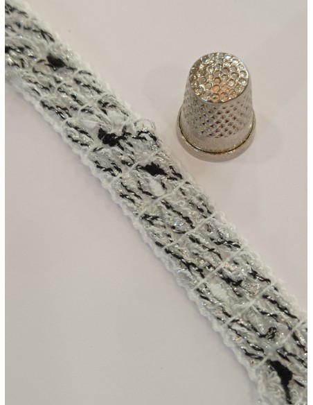 Galón chanel fantasía blanco con tonos negros